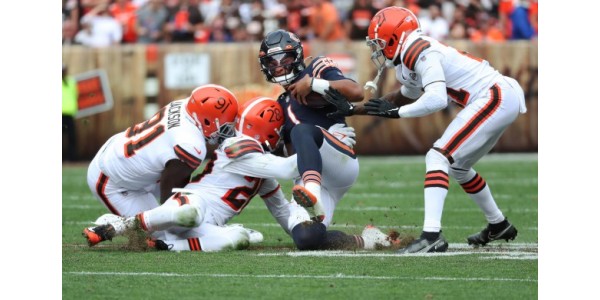 El mariscal de campo de los Chicago Bears, Justin Fields, emocionado de conocer a D. J. Moore